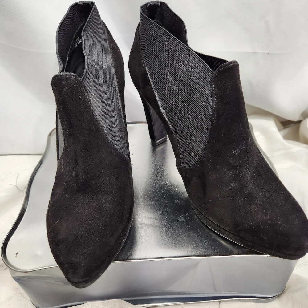 Vaneli Suede Leather Heeled Pull On Ankle Booties Size 9W